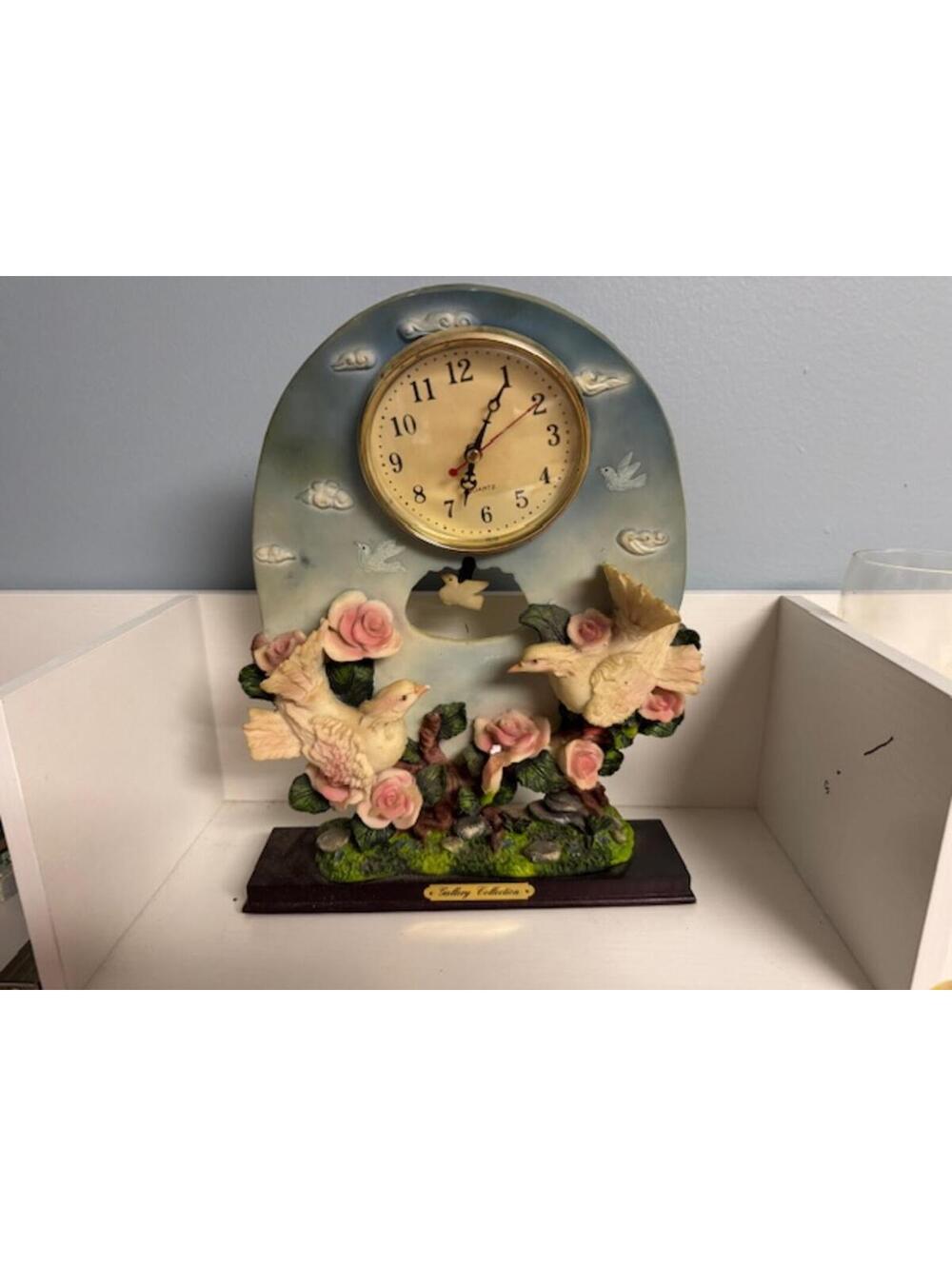 Vintage Bird-Themed Quartz Mantel Clock